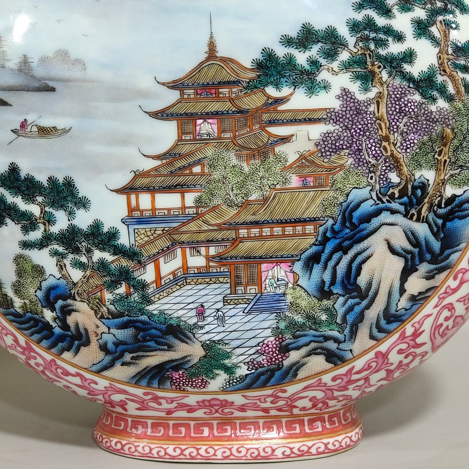 Qing Dynasty Qianlong rouge red Fushou continuous window landscape attic holding moon vase