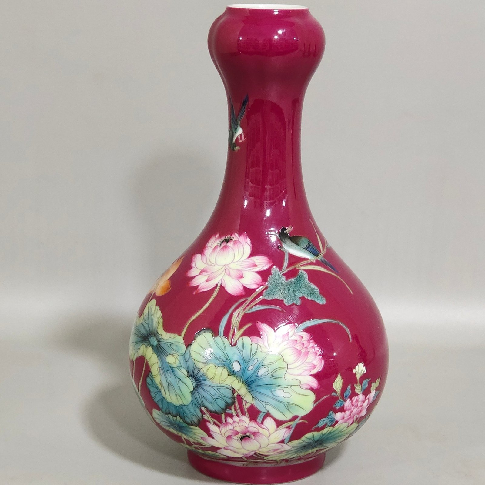 Qing Dynasty Qianlong rouge red kingfisher lotus and garlic vase