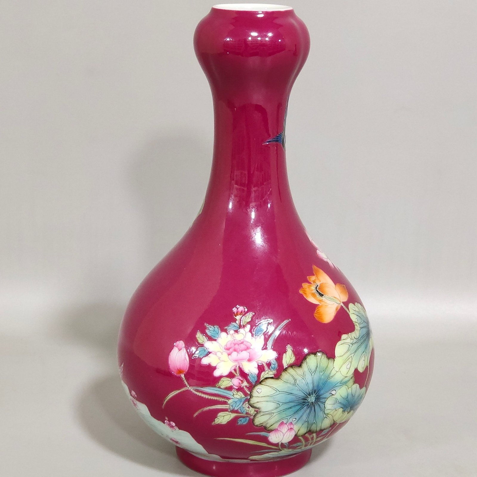 Qing Dynasty Qianlong rouge red kingfisher lotus and garlic vase