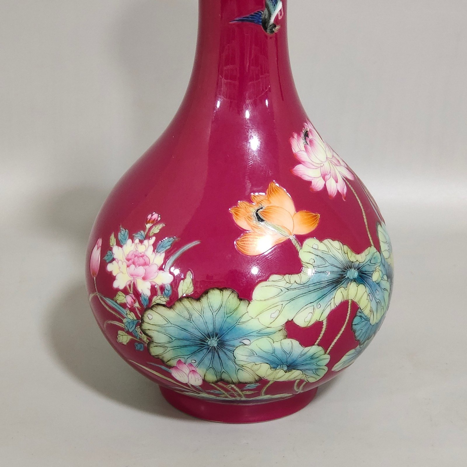 Qing Dynasty Qianlong rouge red kingfisher lotus and garlic vase