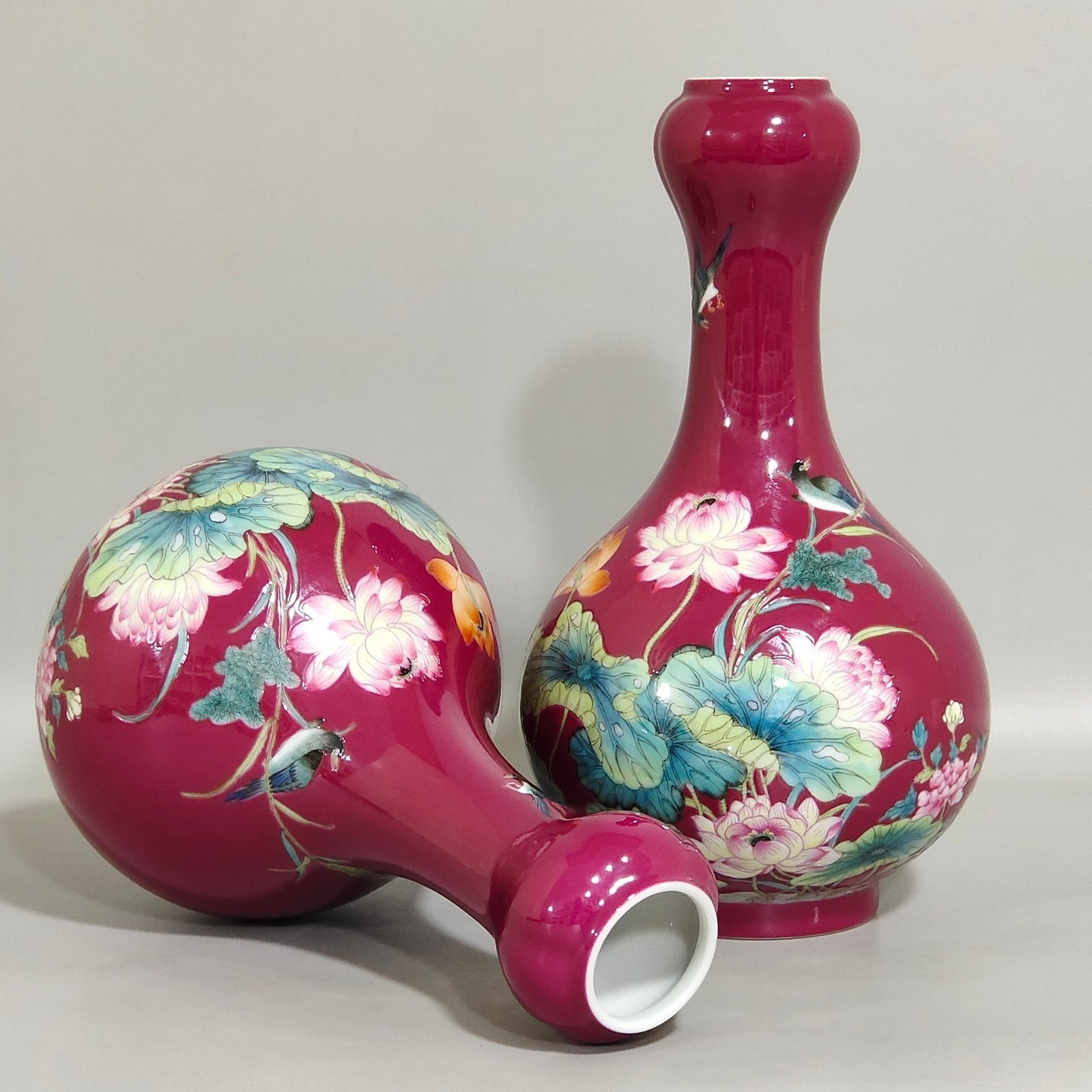 Qing Dynasty Qianlong rouge red kingfisher lotus and garlic vase