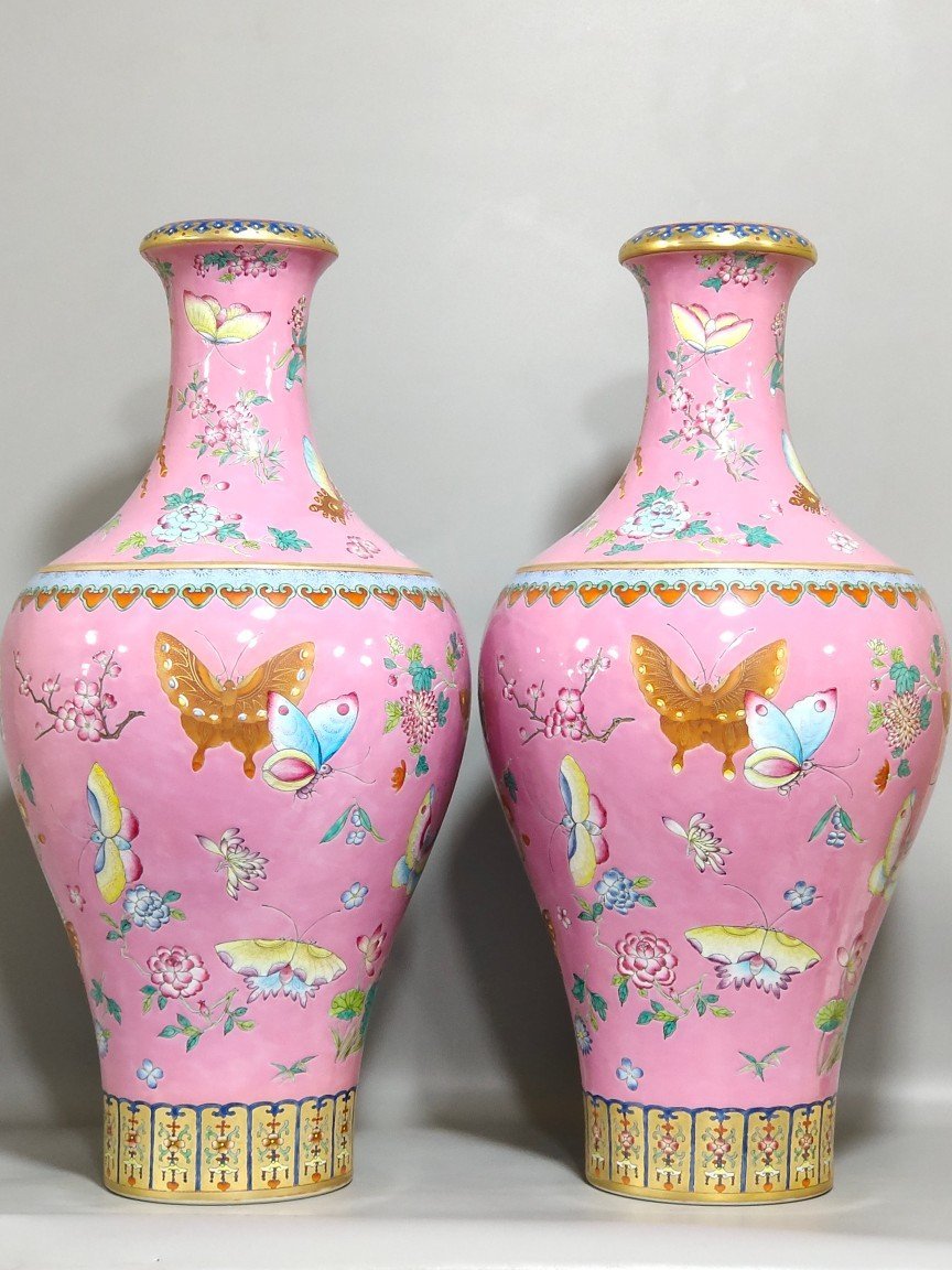 Qing Dynasty Qianlong rouge red butterfly love vase