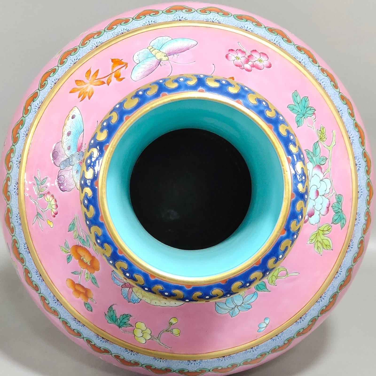 Qing Dynasty Qianlong rouge red butterfly love vase