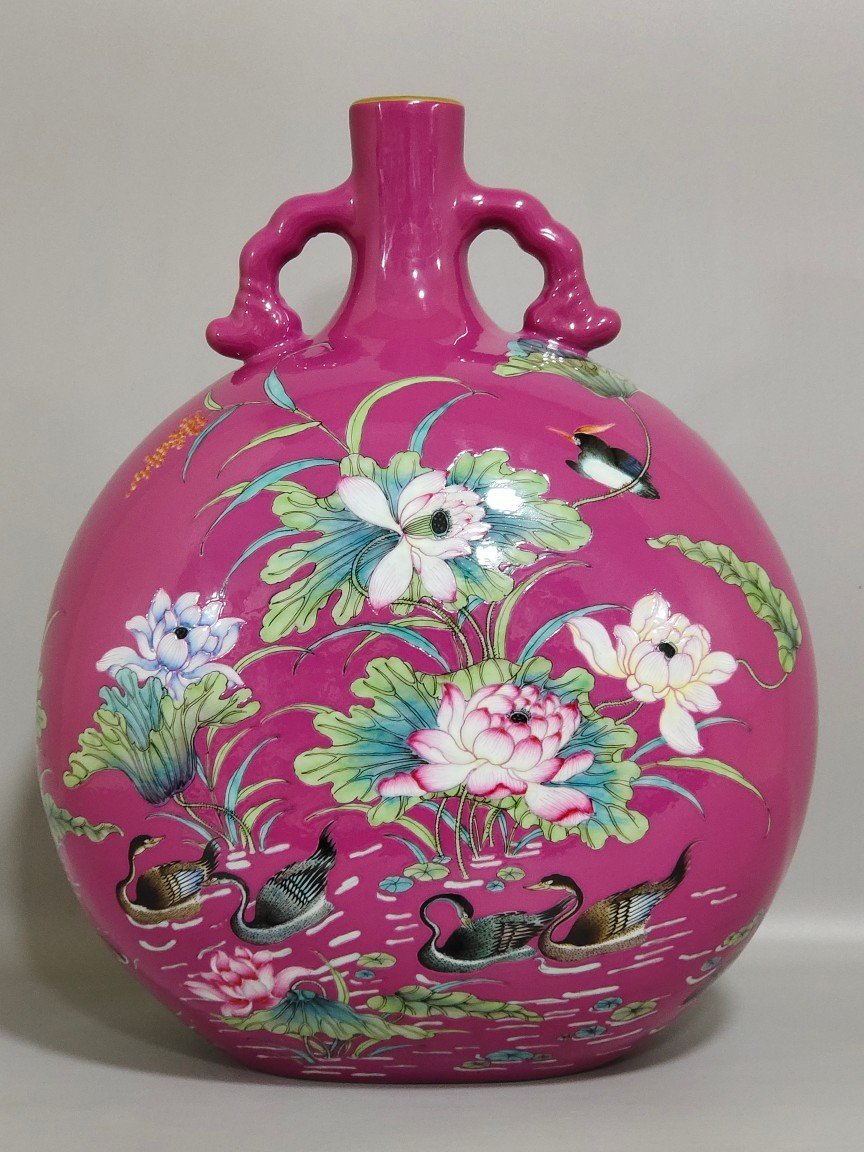Qing Dynasty Qianlong rouge red wild duck vase with lotus holding the moon
