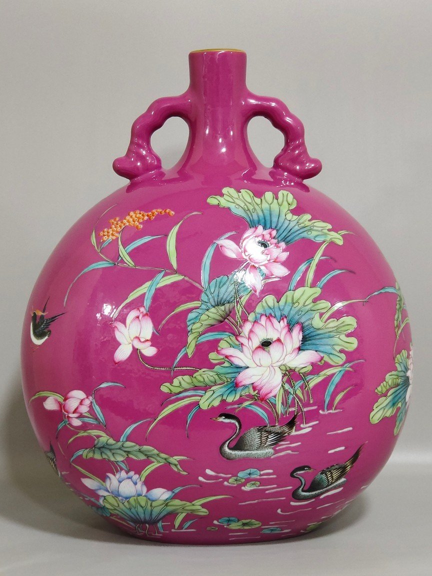 Qing Dynasty Qianlong rouge red wild duck vase with lotus holding the moon