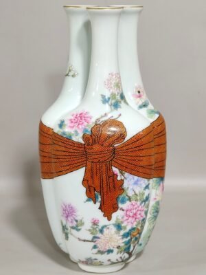 Qing Dynasty Qianlong flower vase with three tubes