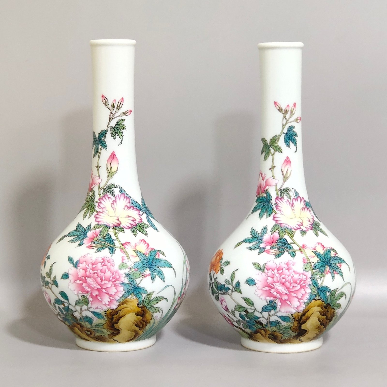 Qing Dynasty Qianlong Famille Rose floral vase