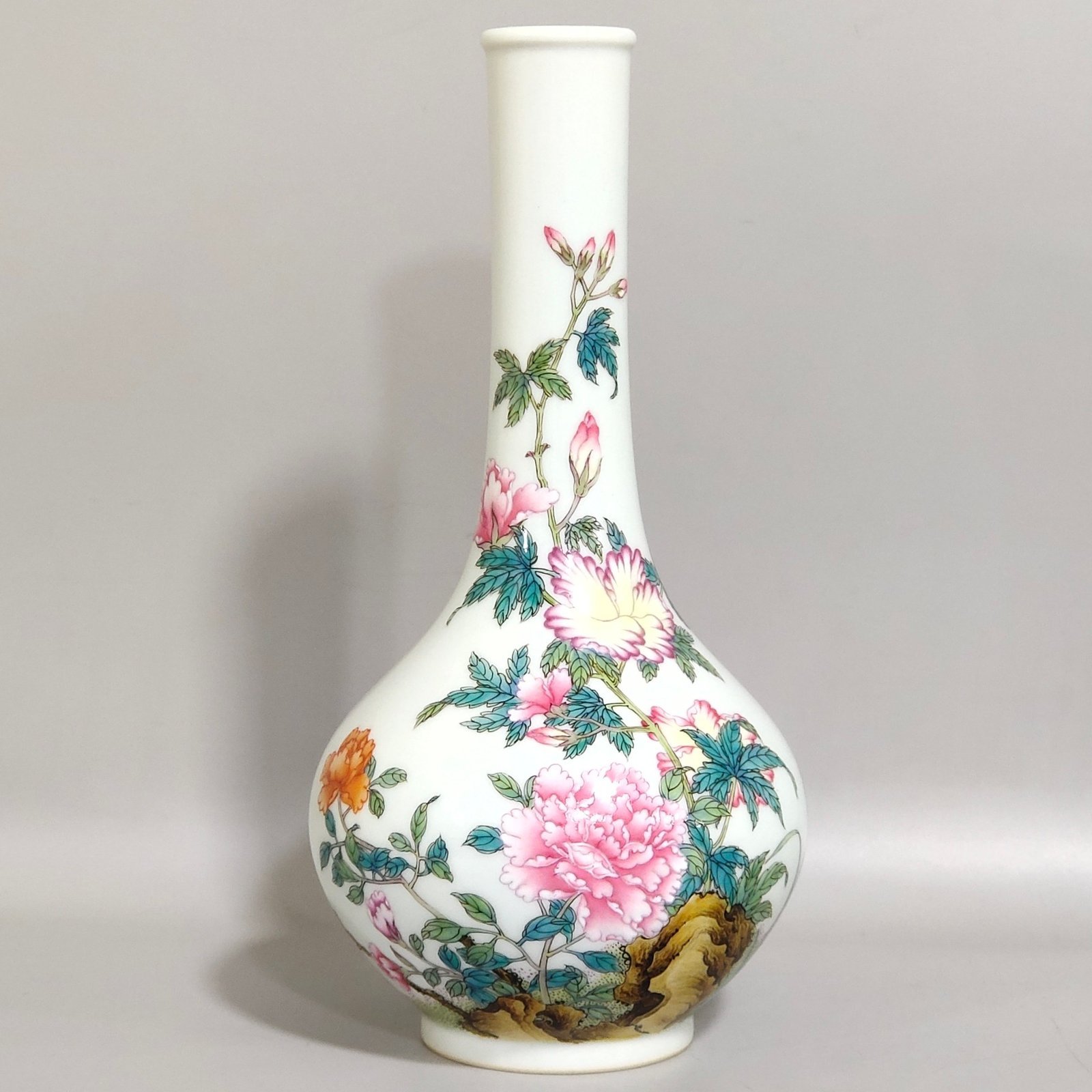 Qing Dynasty Qianlong Famille Rose floral vase