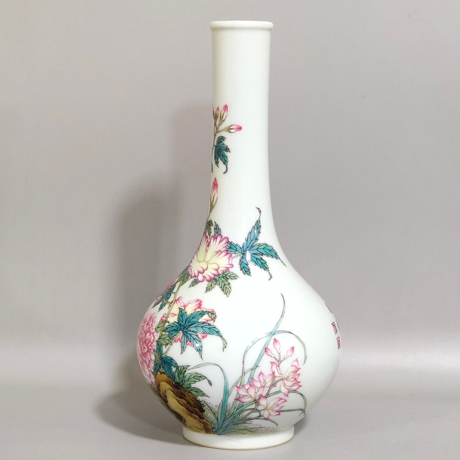 Qing Dynasty Qianlong Famille Rose floral vase