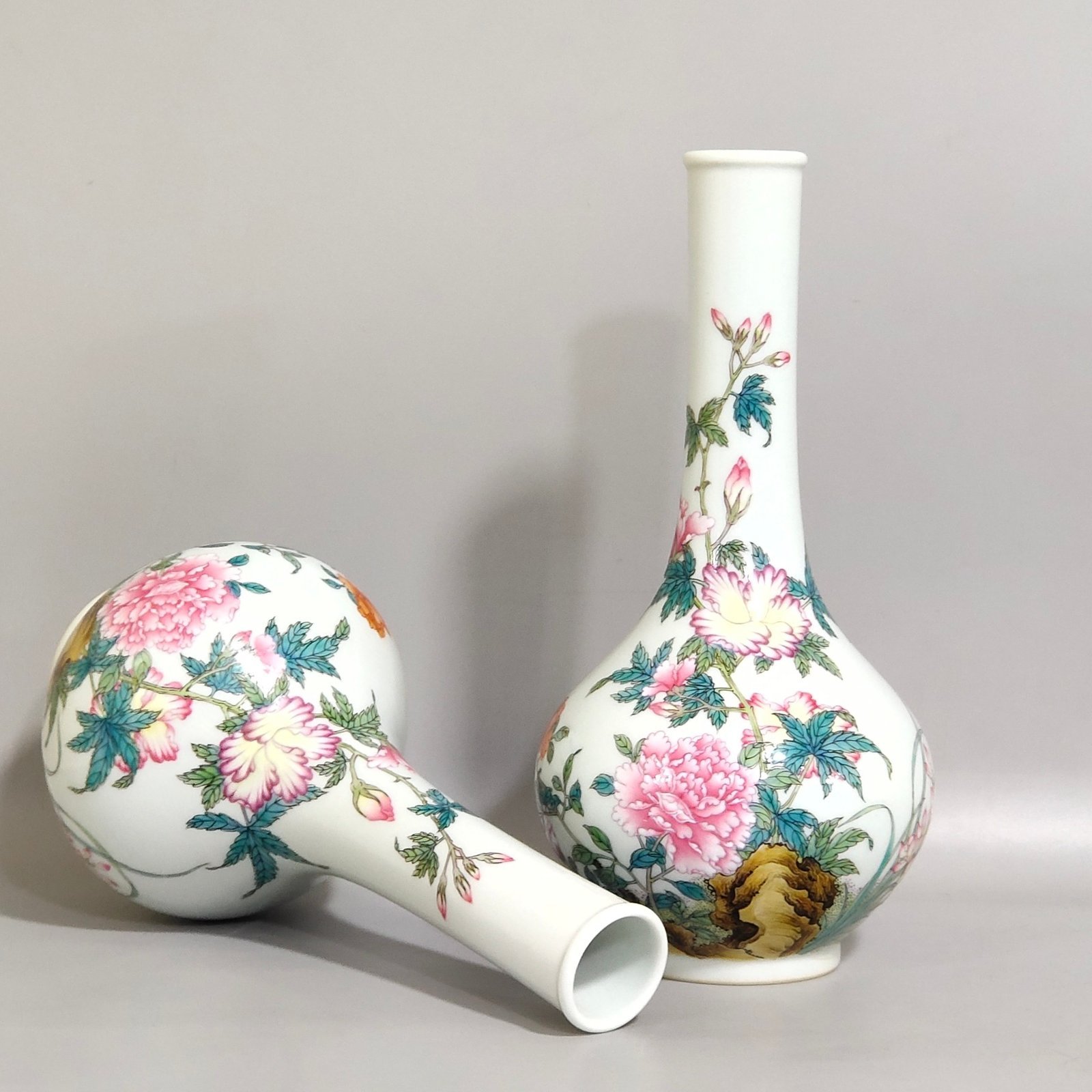 Qing Dynasty Qianlong Famille Rose floral vase