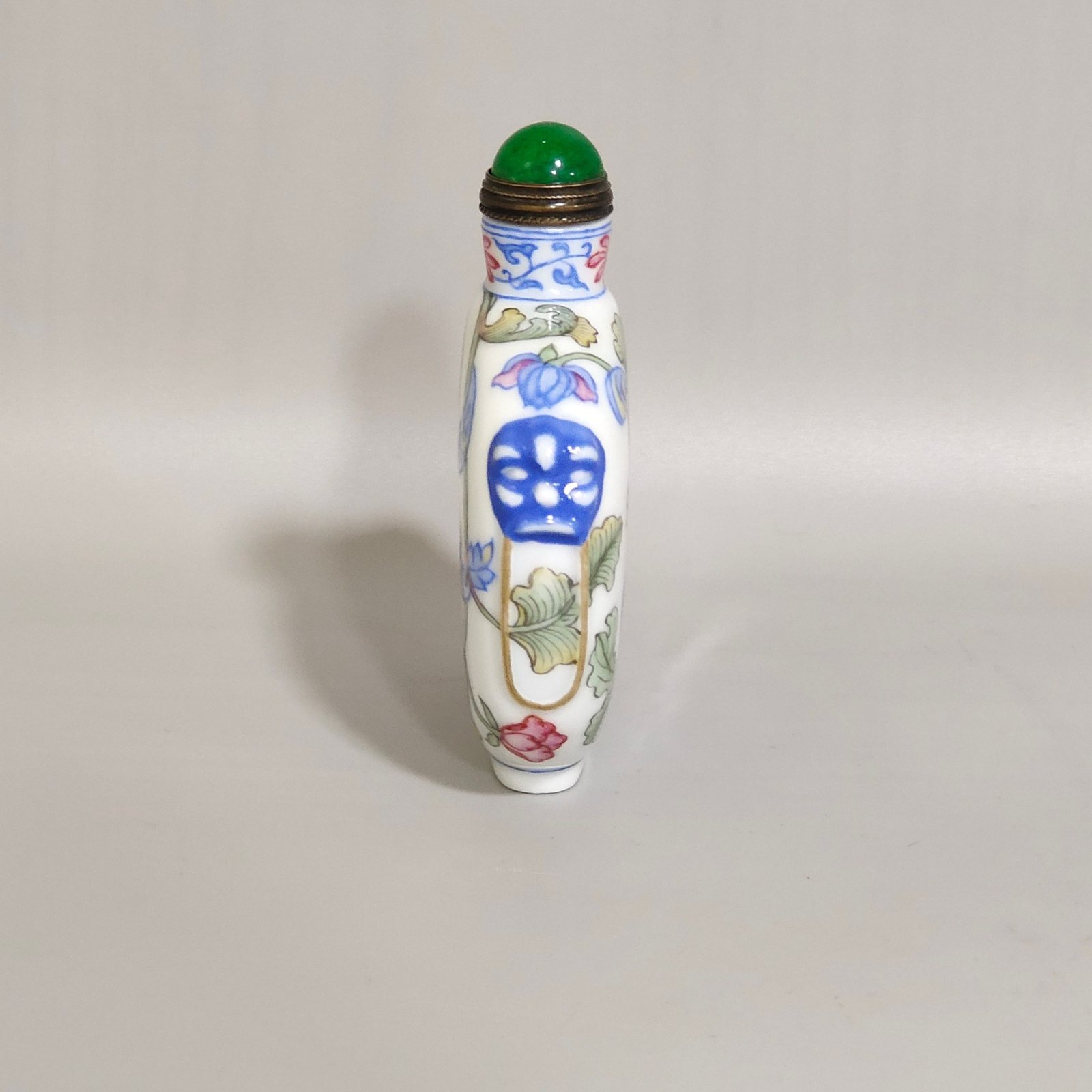 Qing Dynasty Qianlong floral snuff bottle
