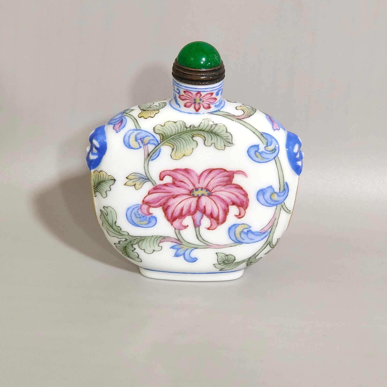 Qing Dynasty Qianlong floral snuff bottle