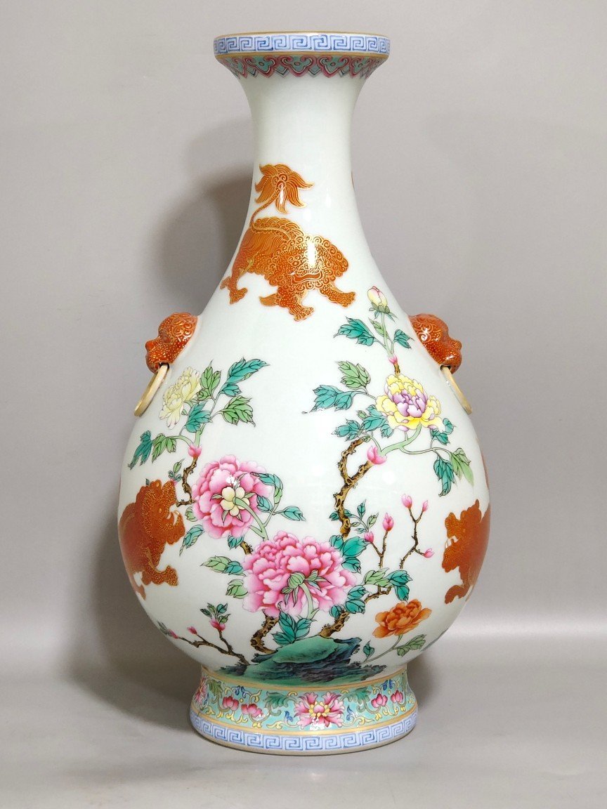 Qing Dynasty Qianlong flower blooming wealth and everything goes well amphora