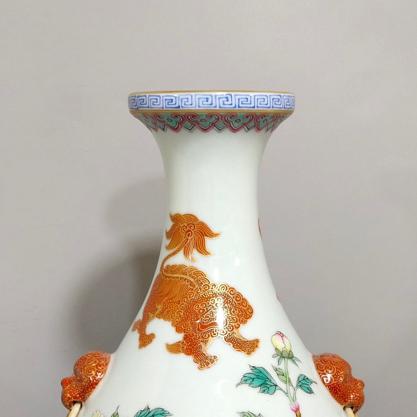 Qing Dynasty Qianlong flower blooming wealth and everything goes well amphora