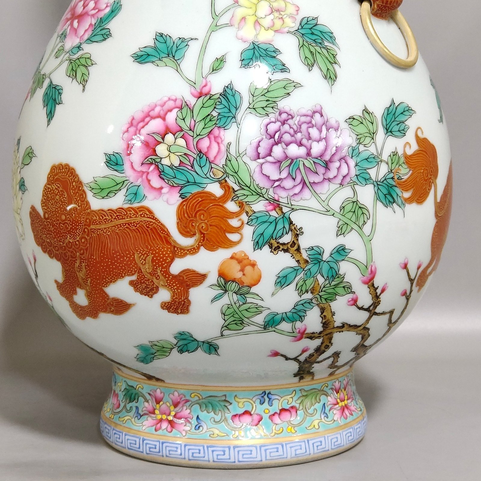 Qing Dynasty Qianlong flower blooming wealth and everything goes well amphora