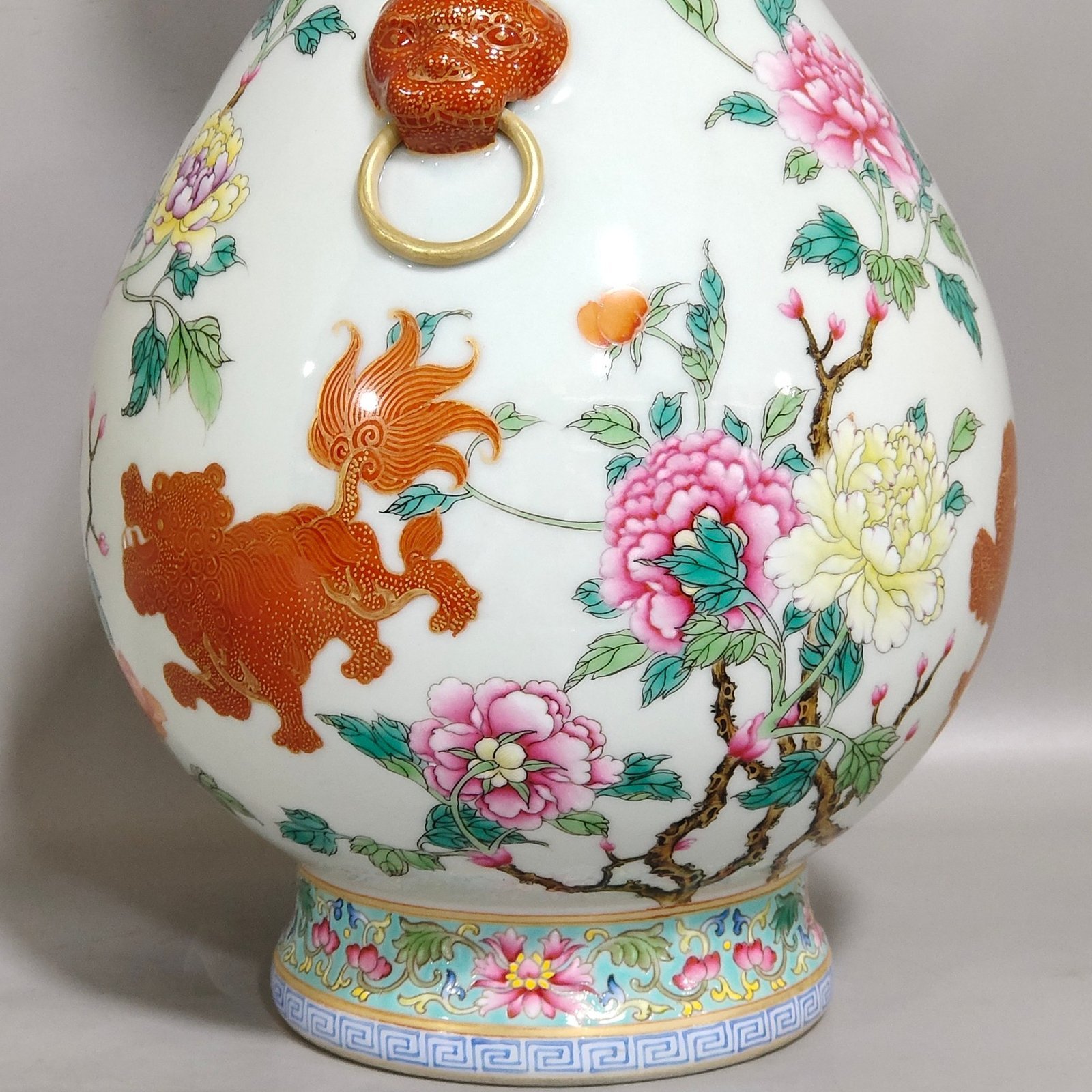 Qing Dynasty Qianlong flower blooming wealth and everything goes well amphora