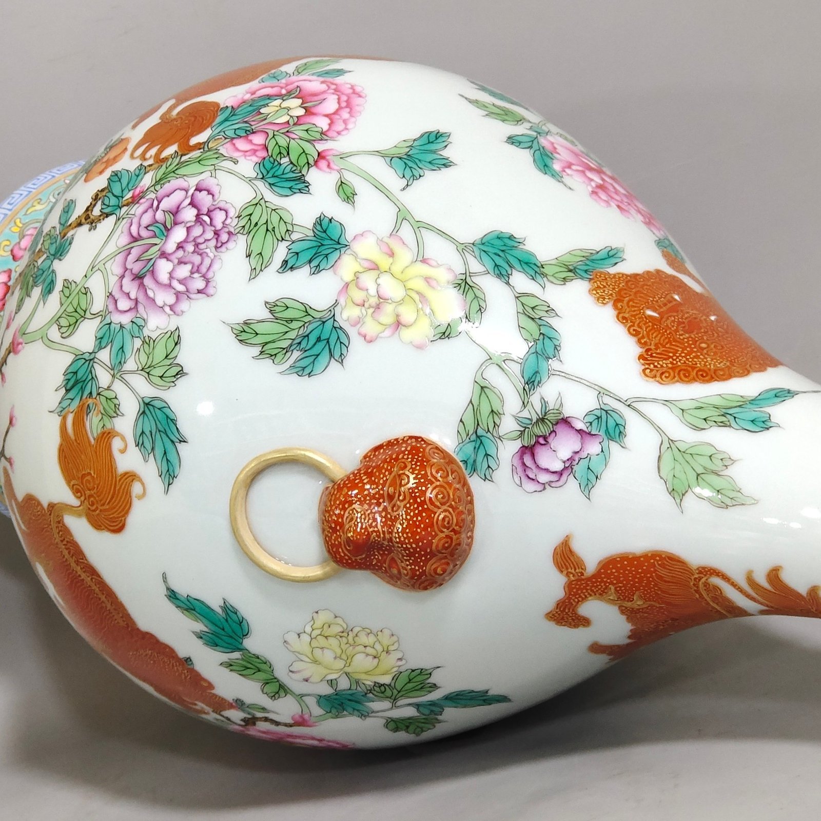 Qing Dynasty Qianlong flower blooming wealth and everything goes well amphora