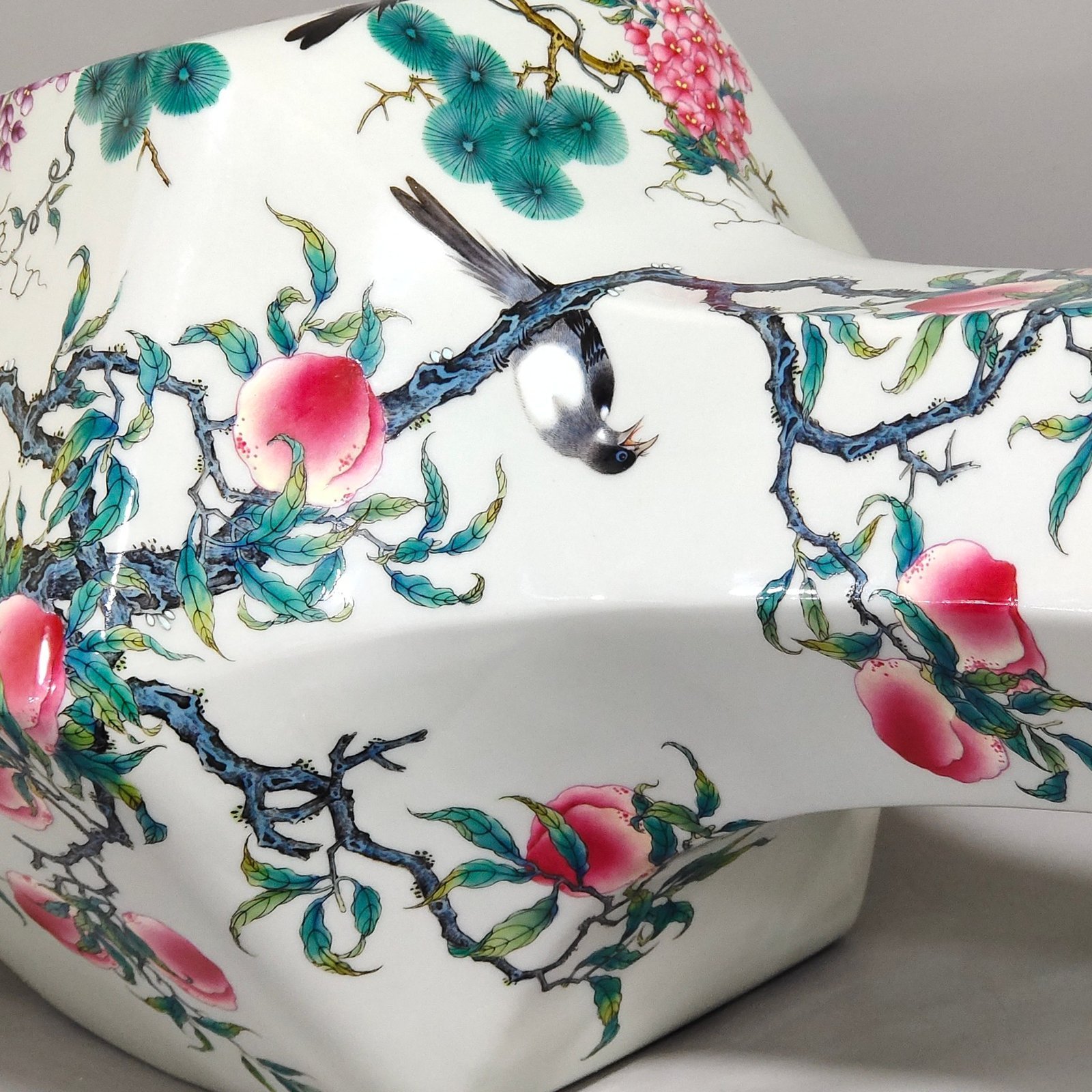Qing Dynasty Qianlong flower and bird six square vase