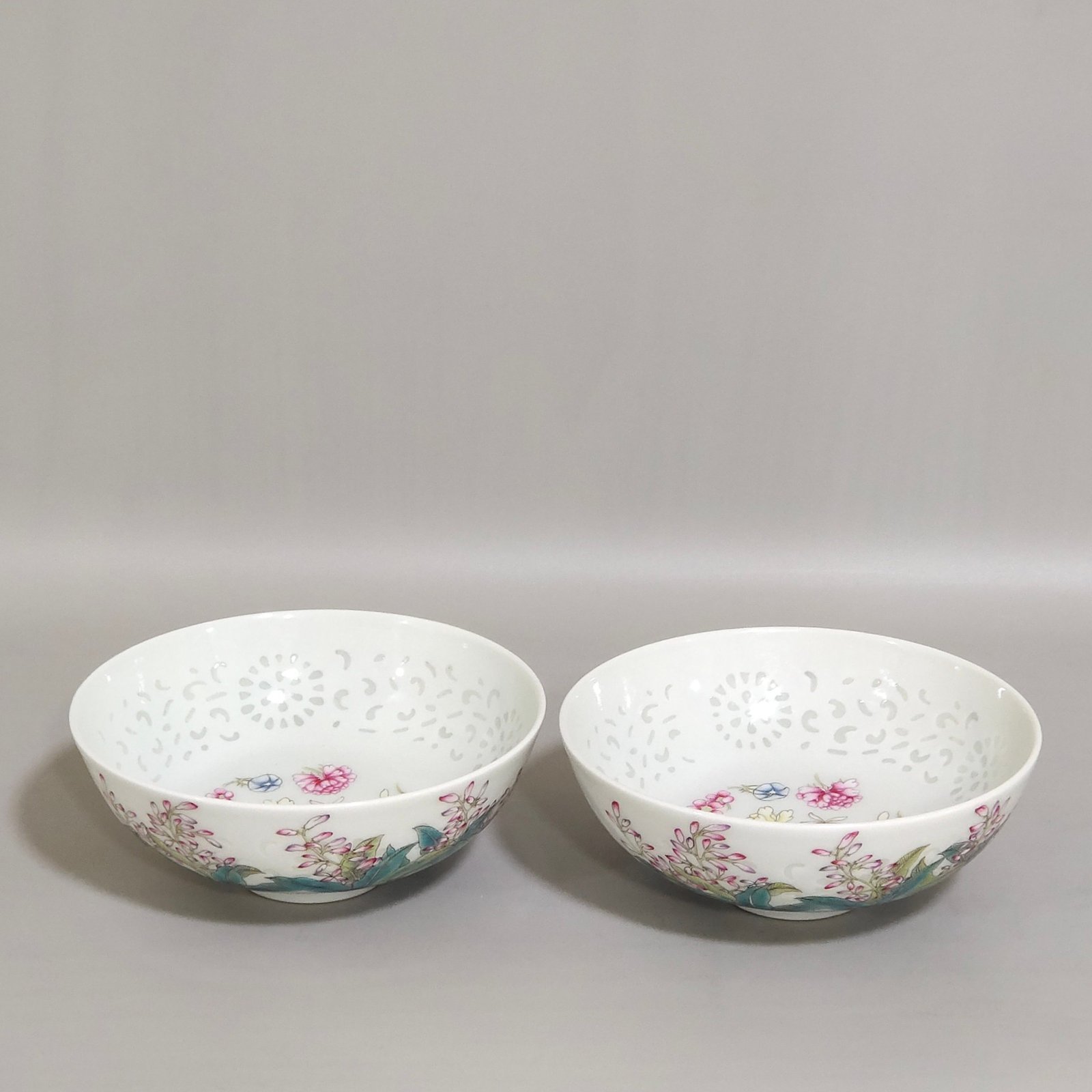 Qing Dynasty Qianlong flower and bird painting exquisite tea round