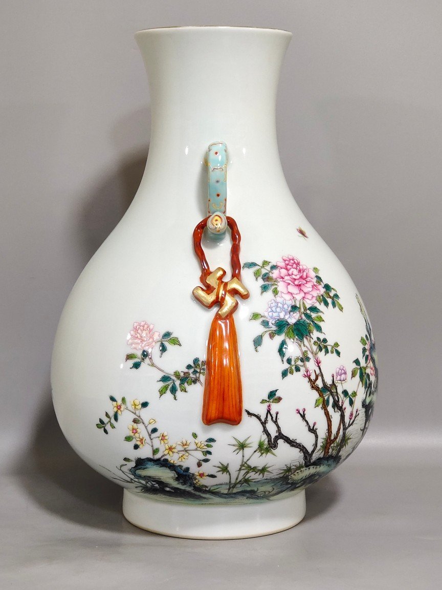 Qing Dynasty Qianlong Flower and bird amphorae