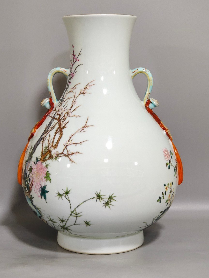 Qing Dynasty Qianlong Flower and bird amphorae