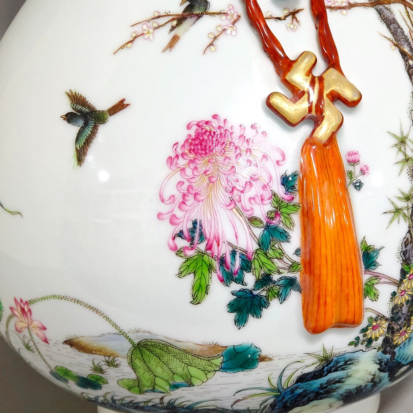 Qing Dynasty Qianlong Flower and bird amphorae
