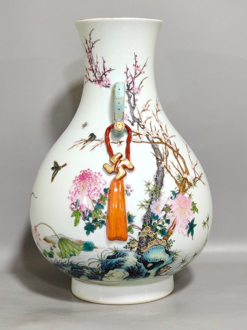 Qing Dynasty Qianlong Flower and bird amphorae