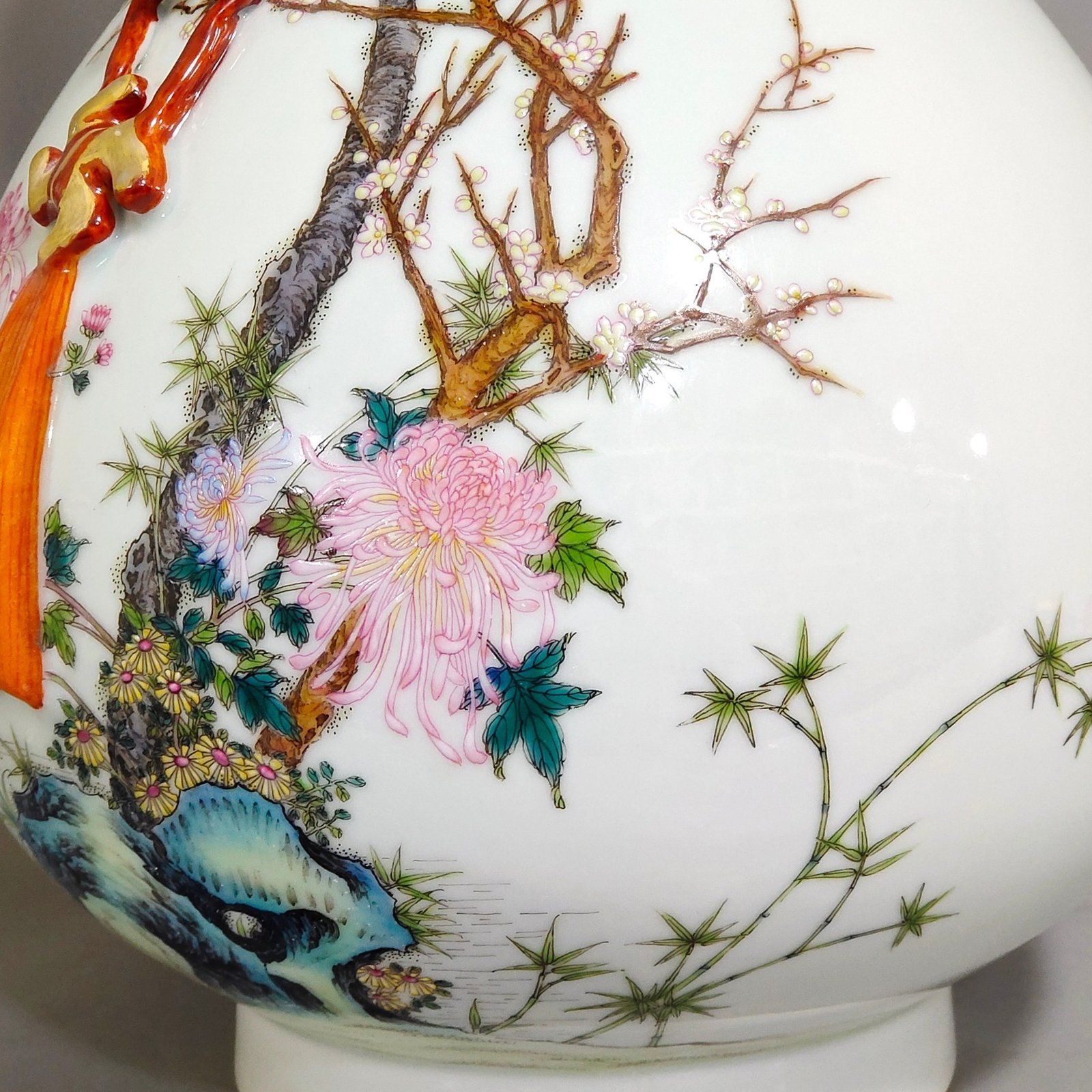 Qing Dynasty Qianlong Flower and bird amphorae
