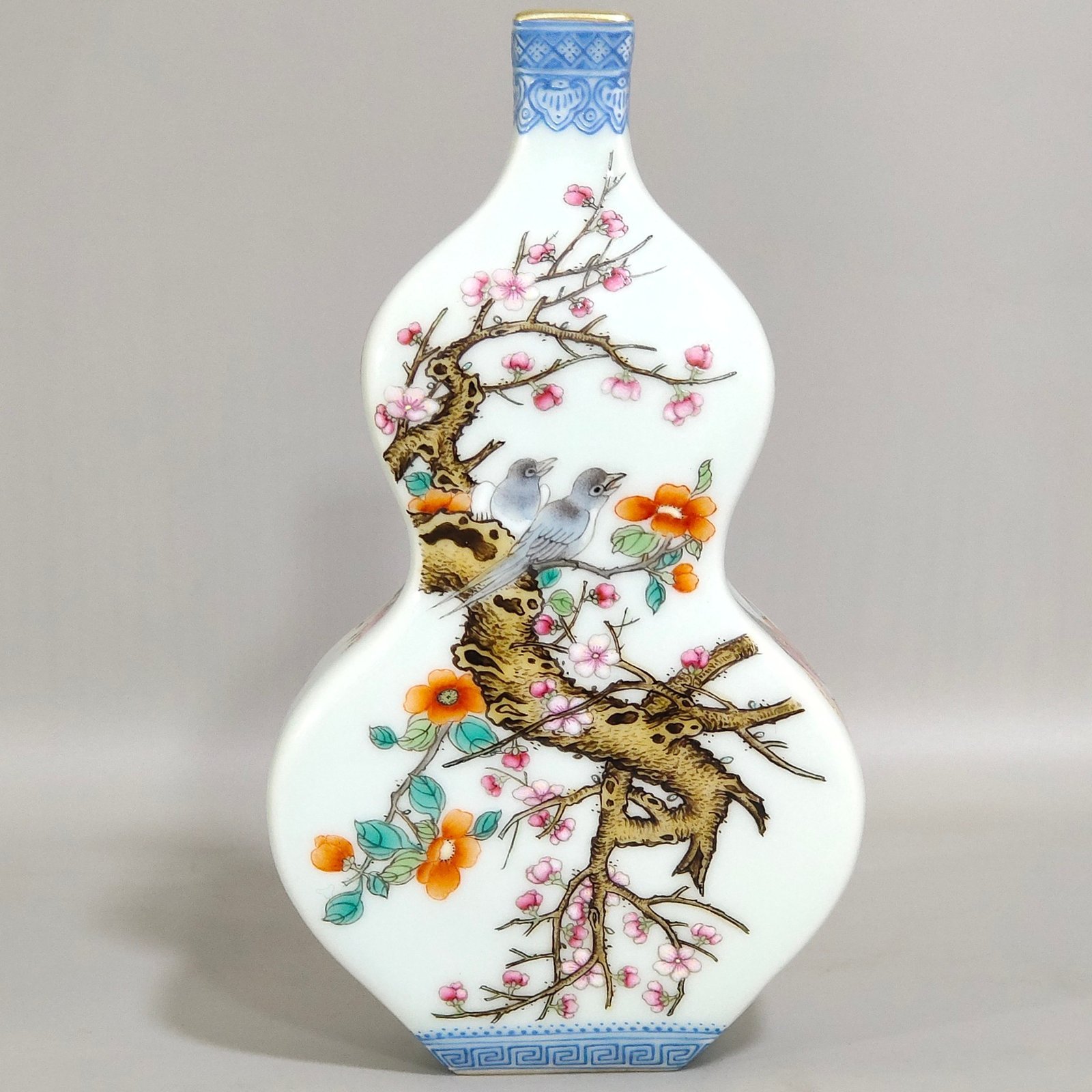 Qing Dynasty Qianlong flower and Bird Square Gourd vase