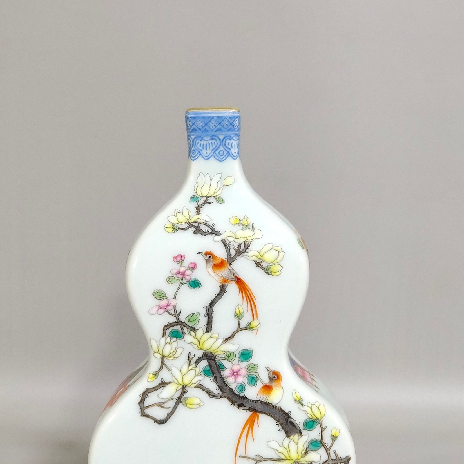 Qing Dynasty Qianlong flower and Bird Square Gourd vase
