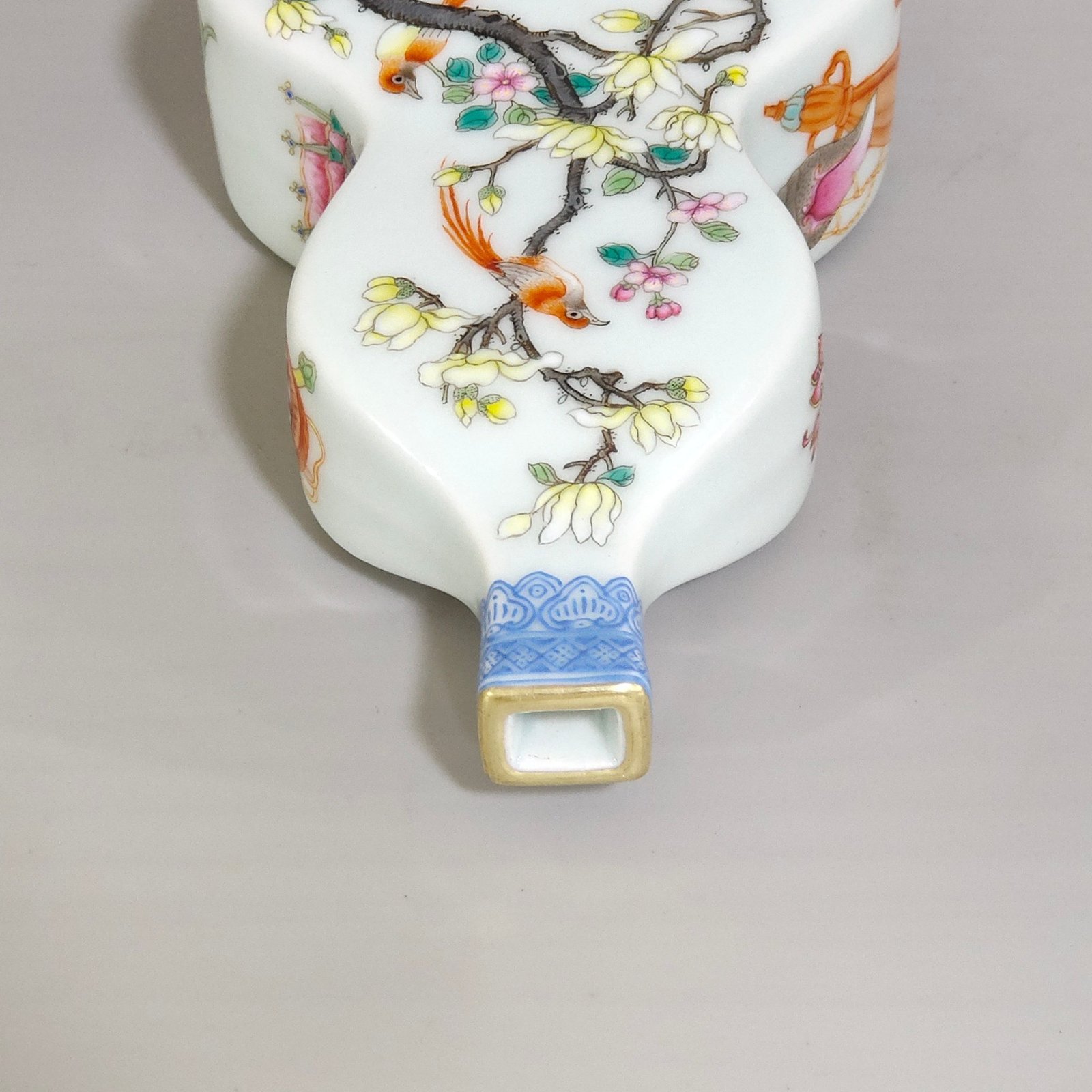Qing Dynasty Qianlong flower and Bird Square Gourd vase
