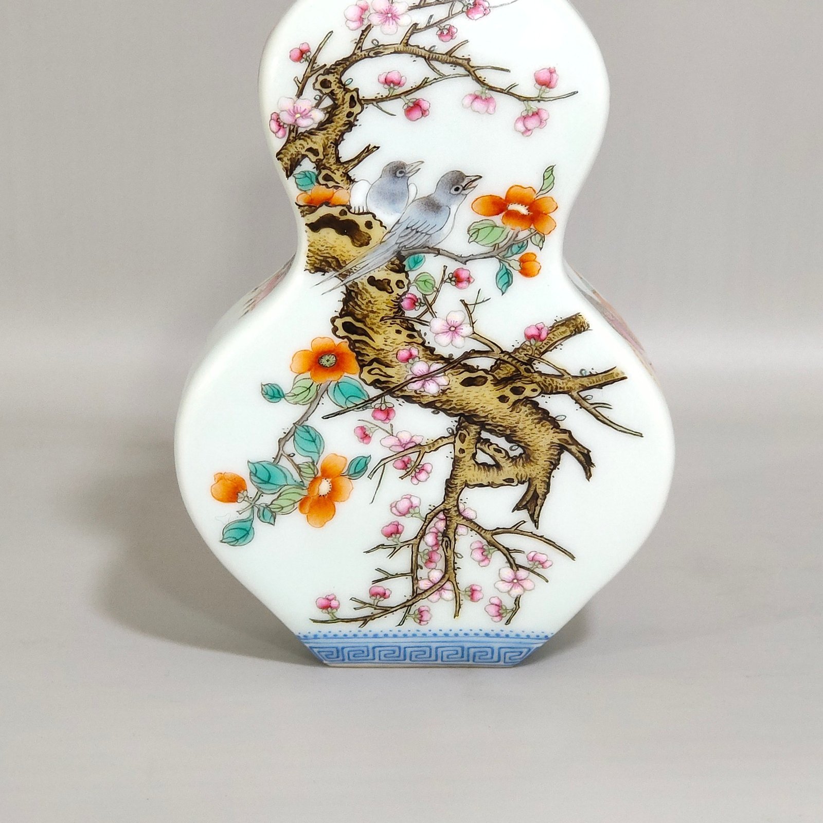 Qing Dynasty Qianlong flower and Bird Square Gourd vase