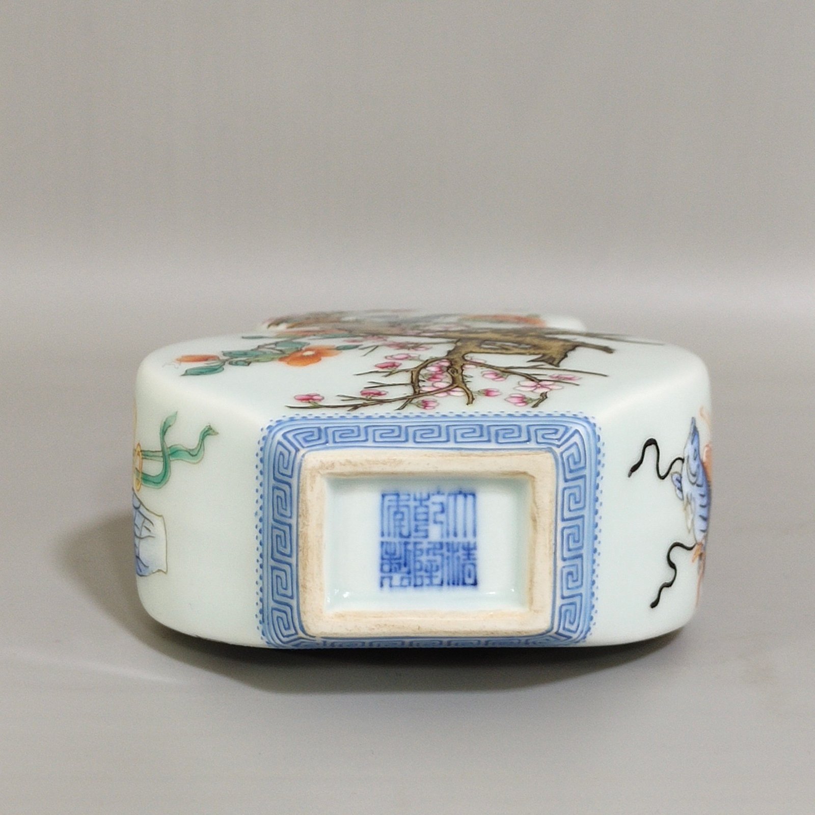 Qing Dynasty Qianlong flower and Bird Square Gourd vase