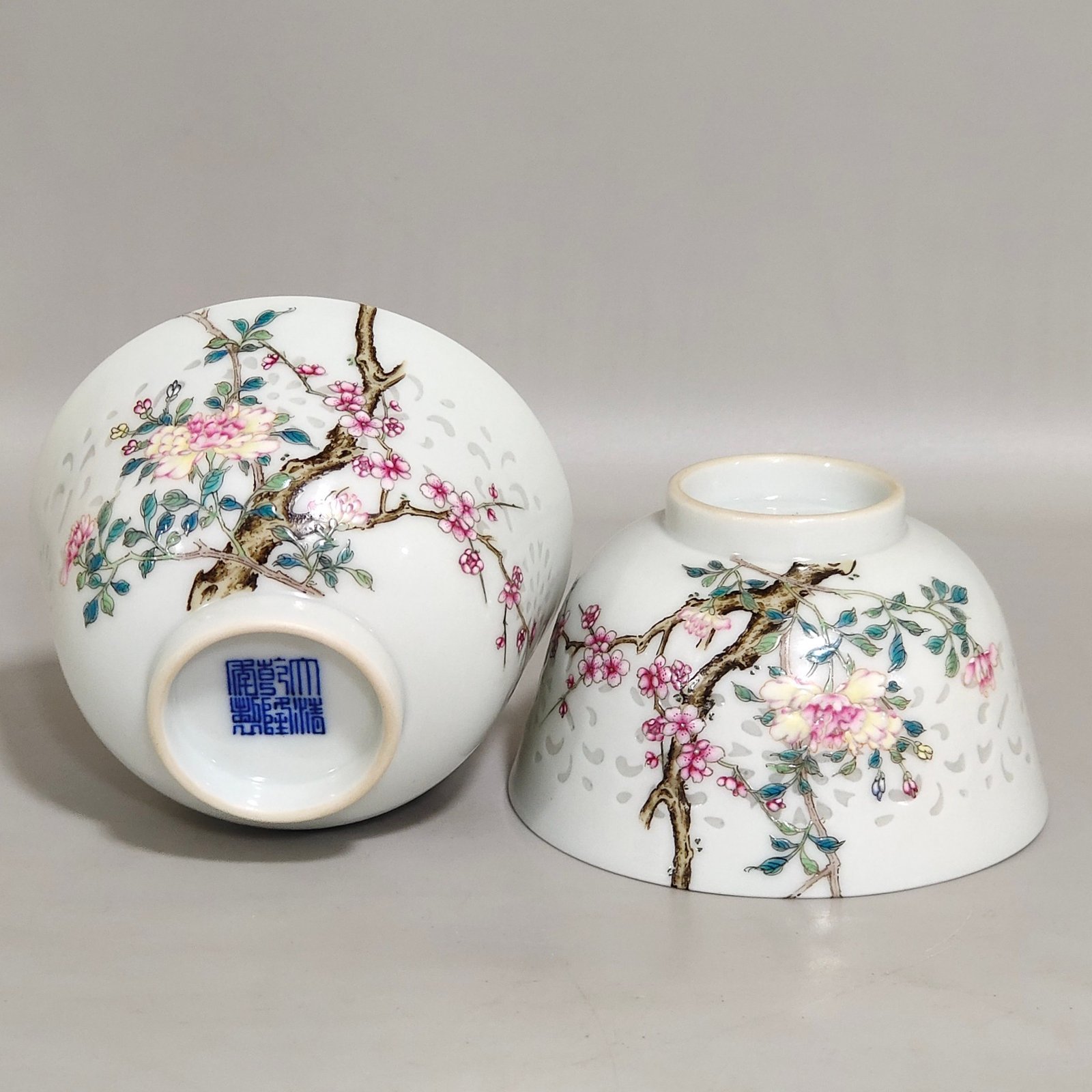 Qing Dynasty Qianlong flower and bird over the wall exquisite cup
