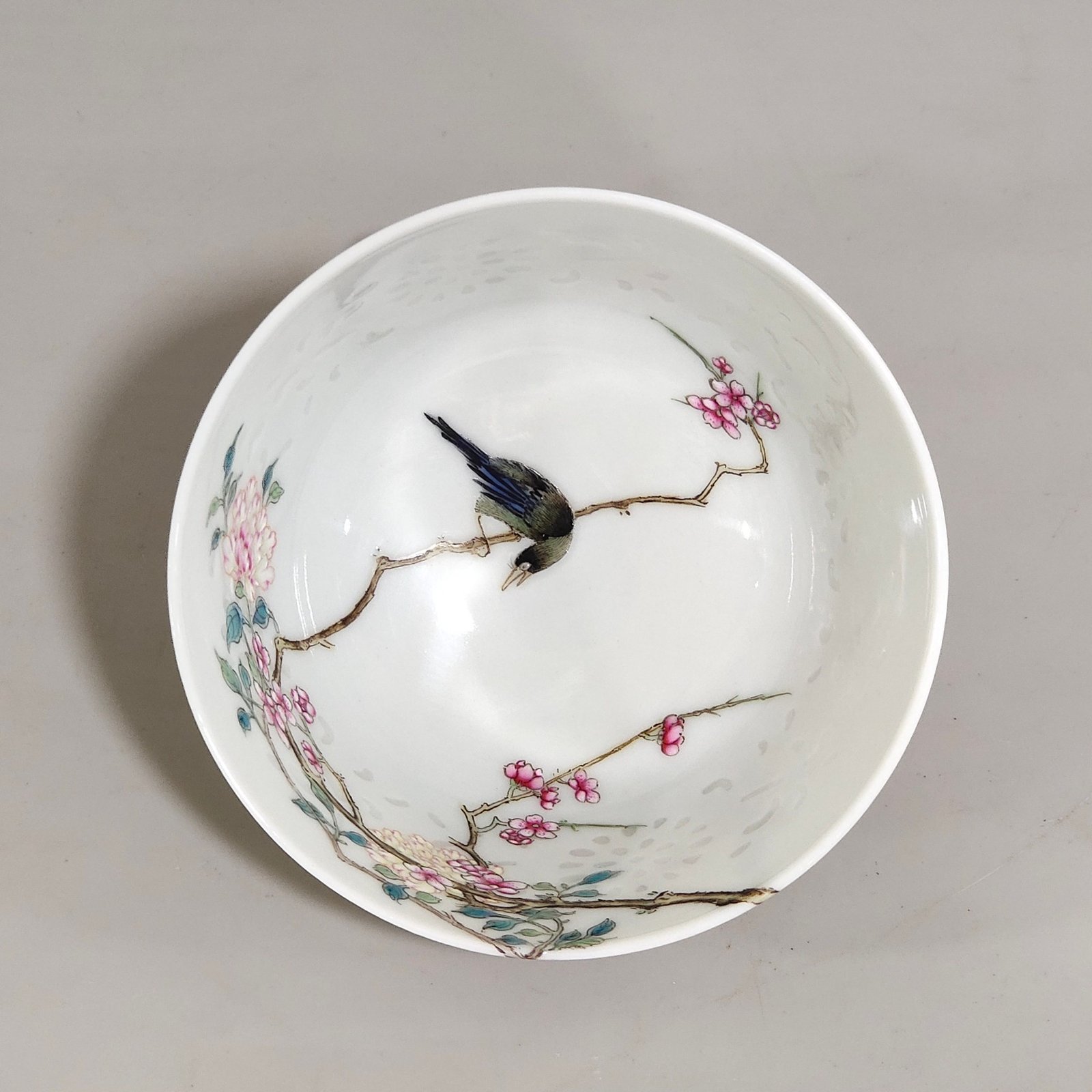 Qing Dynasty Qianlong flower and bird over the wall exquisite cup