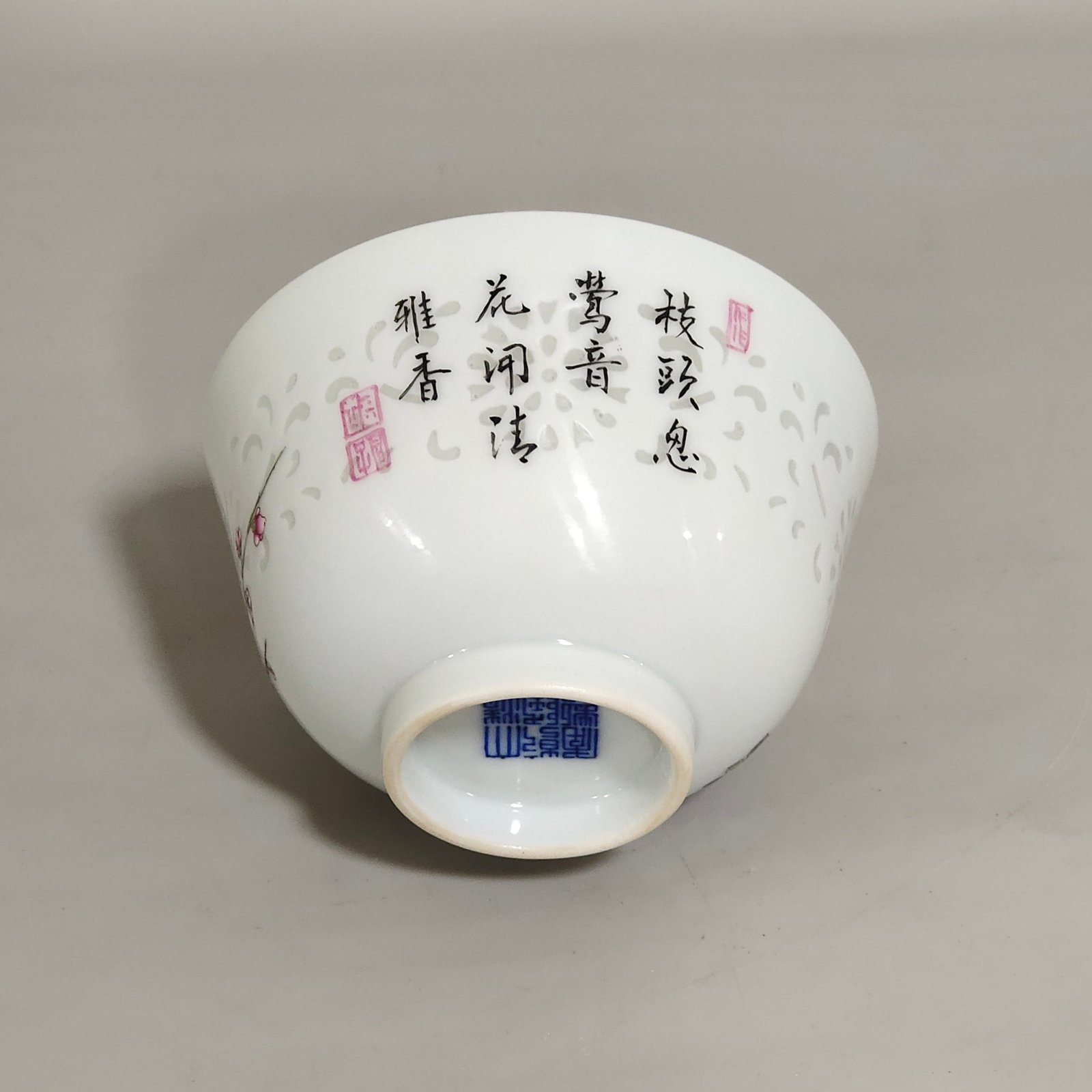 Qing Dynasty Qianlong flower and bird over the wall exquisite cup