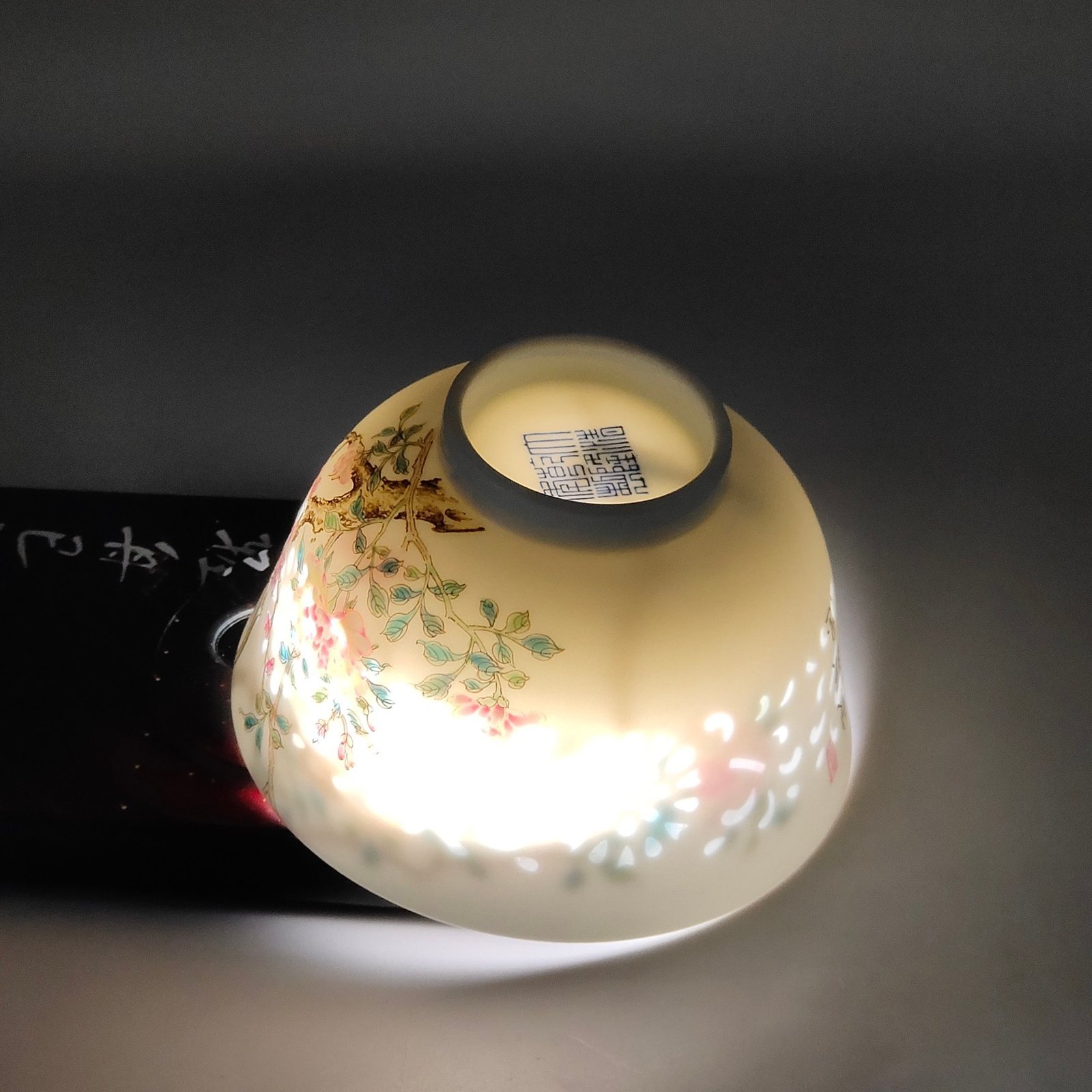 Qing Dynasty Qianlong flower and bird over the wall exquisite cup
