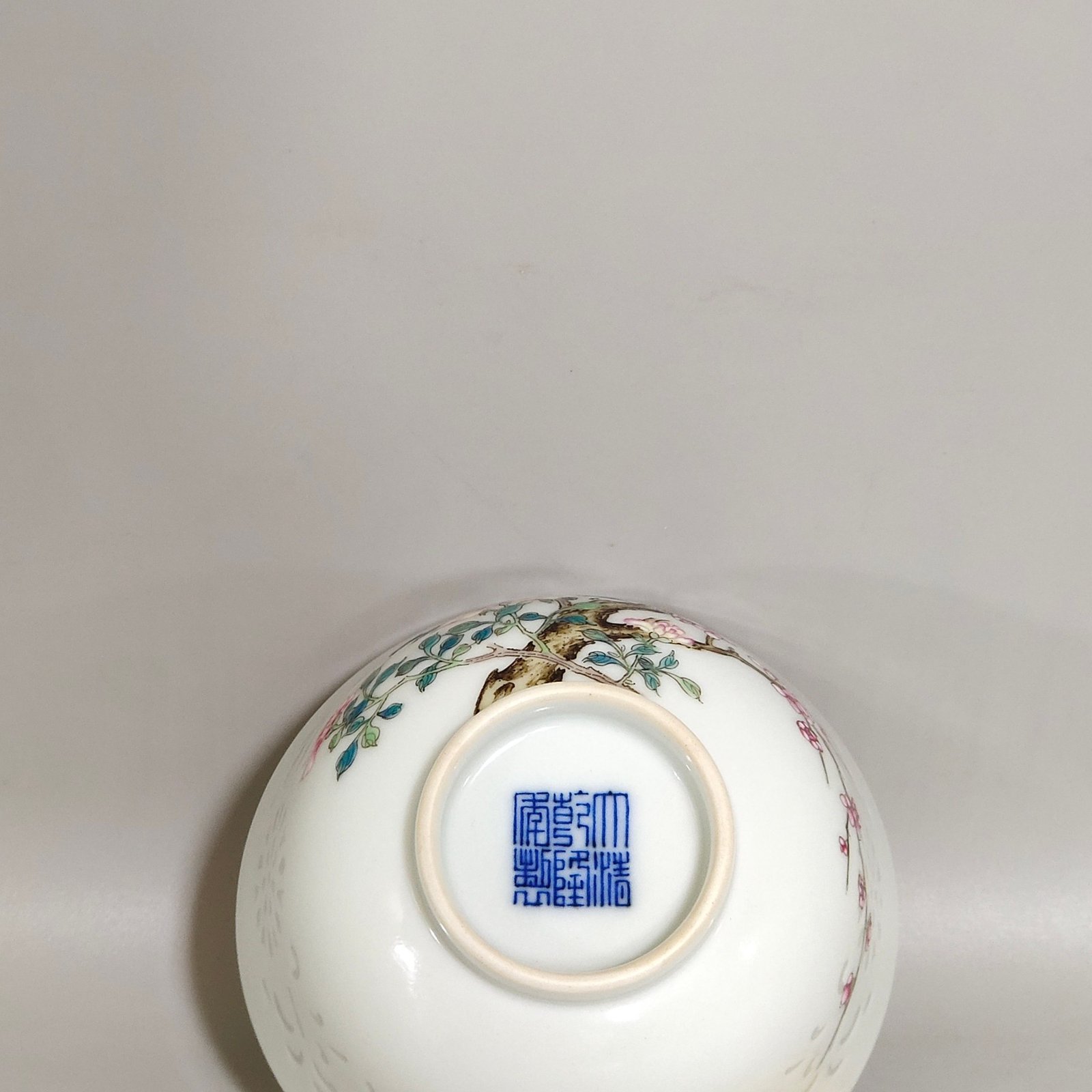 Qing Dynasty Qianlong flower and bird over the wall exquisite cup