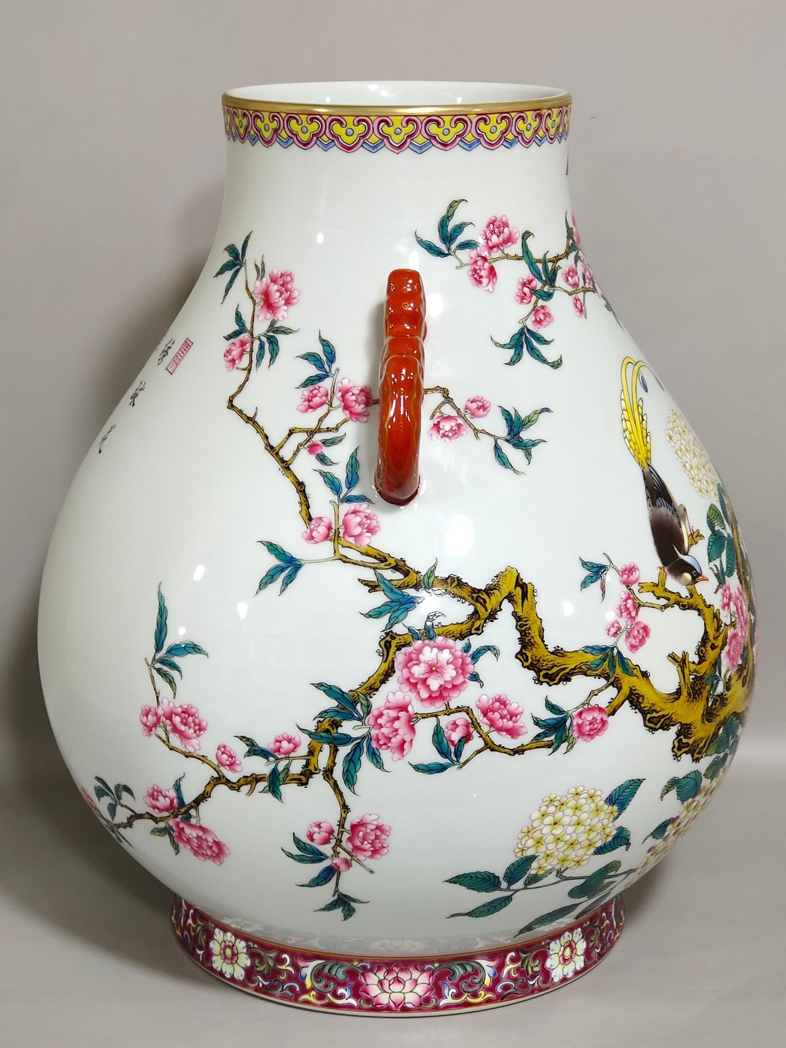 Qing Dynasty Qianlong Buddha bucket statue with poems about flowers and birds