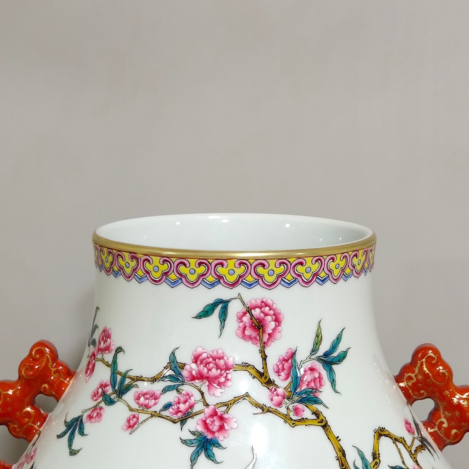 Qing Dynasty Qianlong Buddha bucket statue with poems about flowers and birds