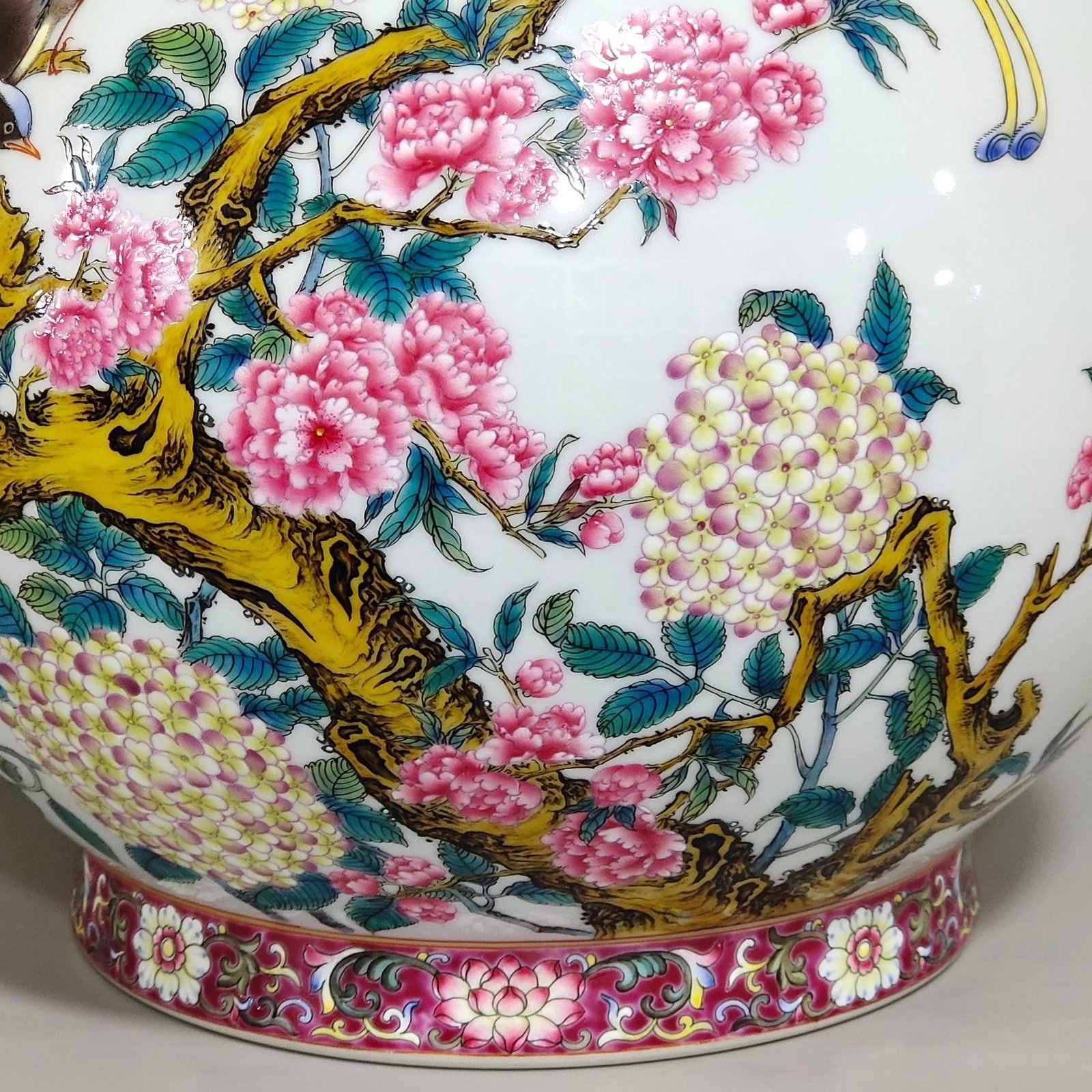 Qing Dynasty Qianlong Buddha bucket statue with poems about flowers and birds