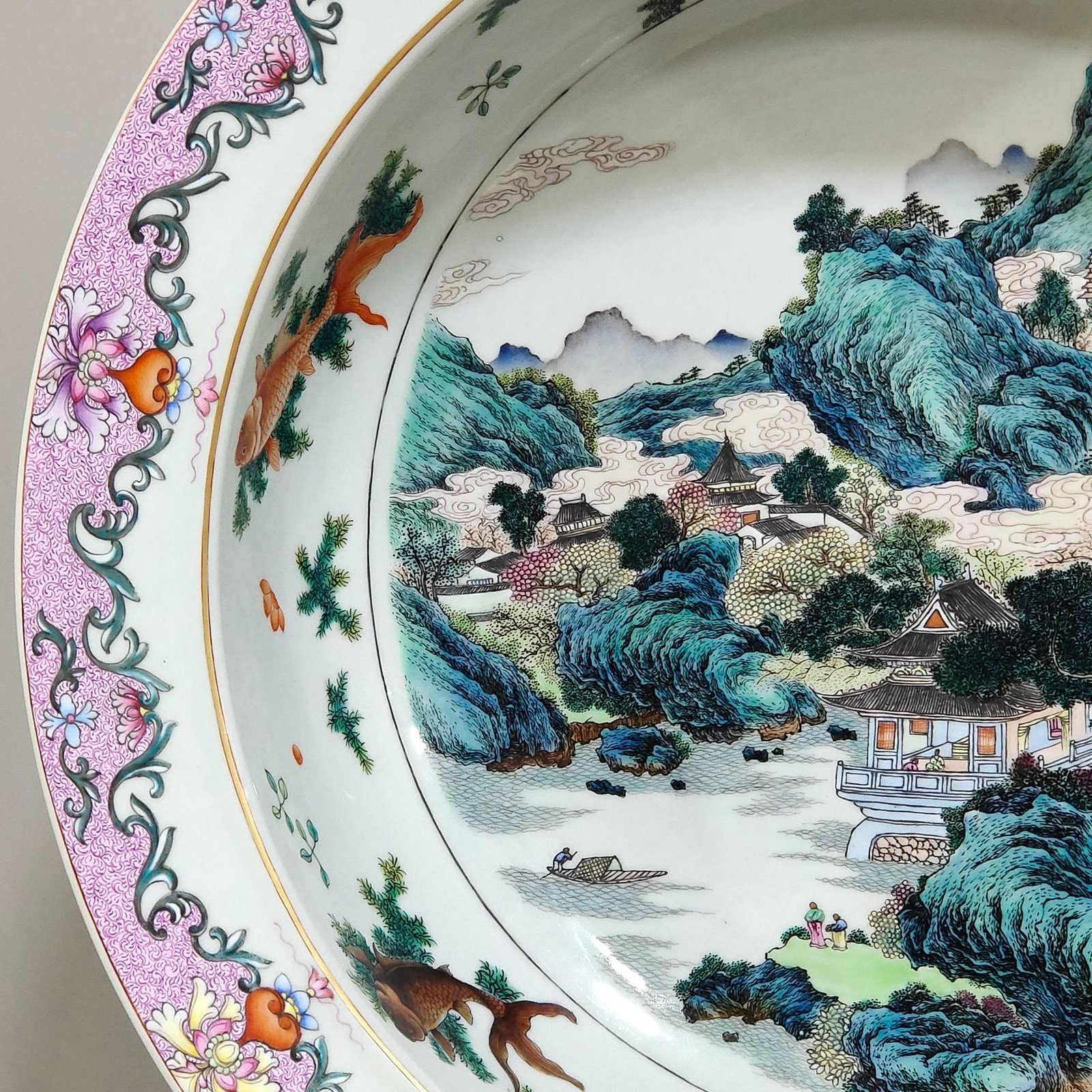 Qing Dynasty Qianlong apple green glaze fish and algae pattern landscape washbasin