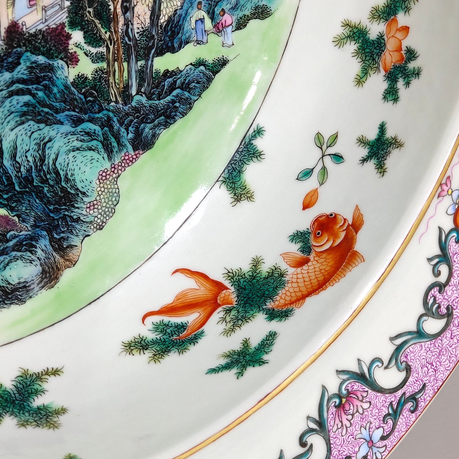Qing Dynasty Qianlong apple green glaze fish and algae pattern landscape washbasin