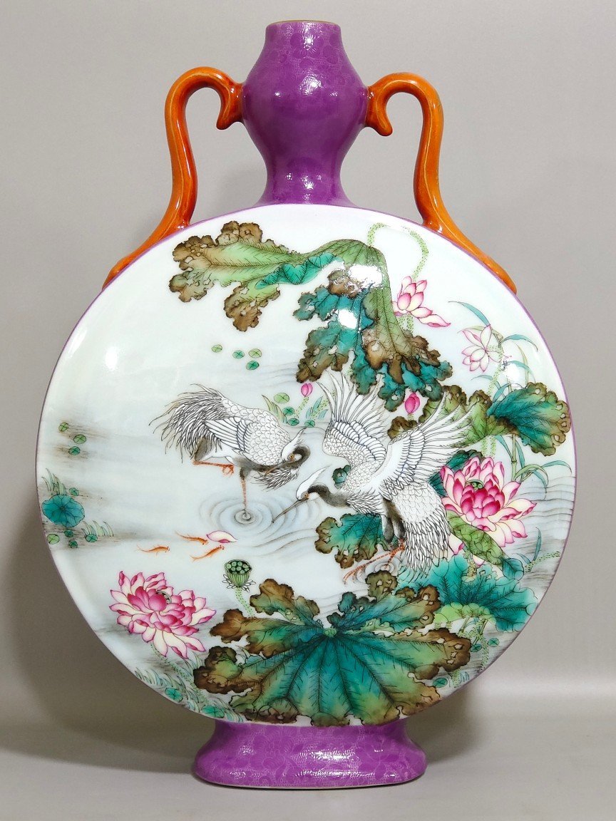 Qing Dynasty Qianlong a moon shaped vase with purple peel and purple eggplant skin