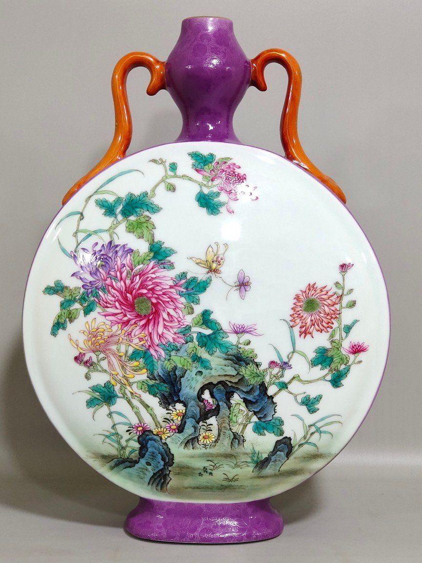 Qing Dynasty Qianlong a moon shaped vase with purple peel and purple eggplant skin