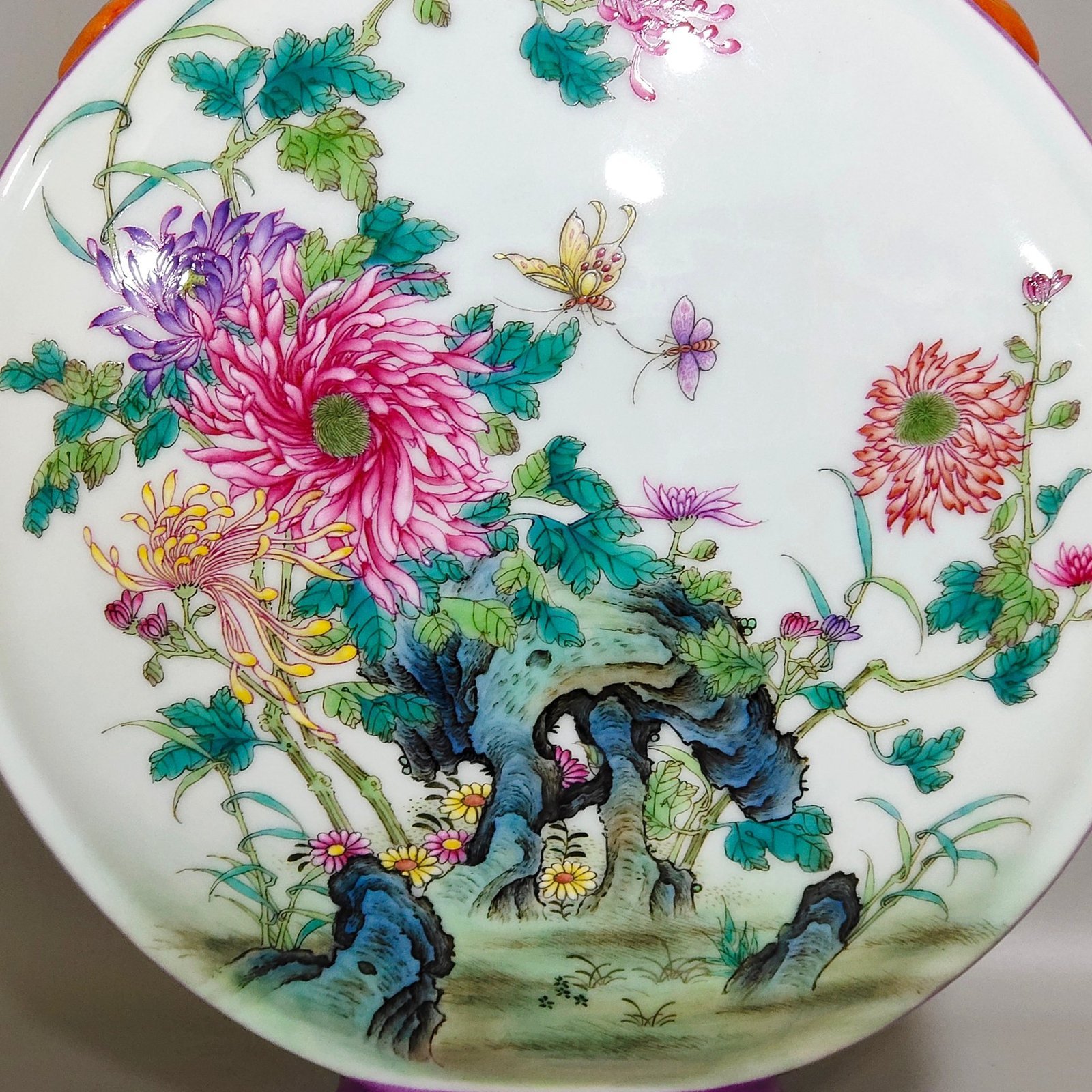 Qing Dynasty Qianlong a moon shaped vase with purple peel and purple eggplant skin