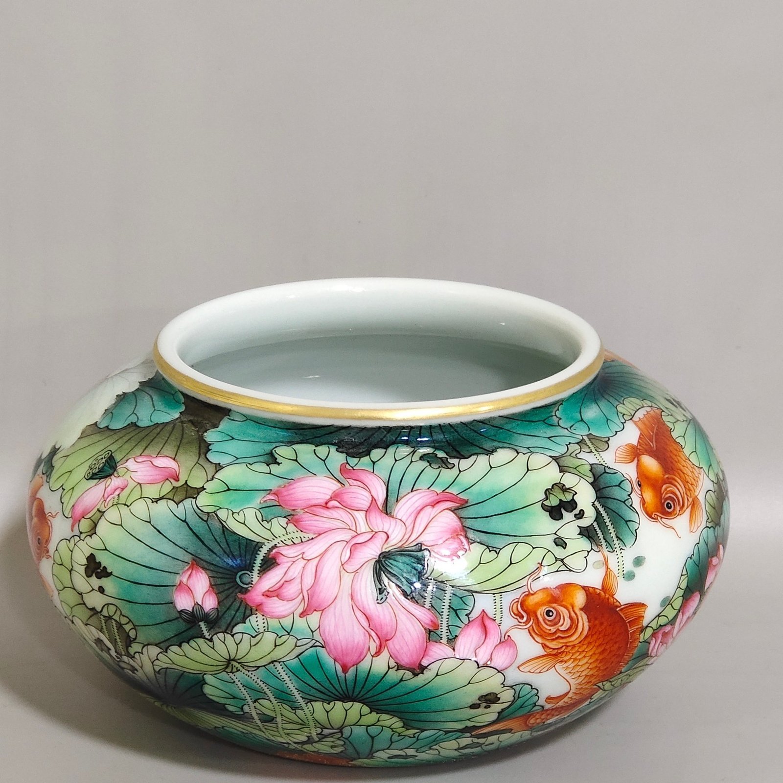 Qing Dynasty Qianlong A carp bowl lotus pond