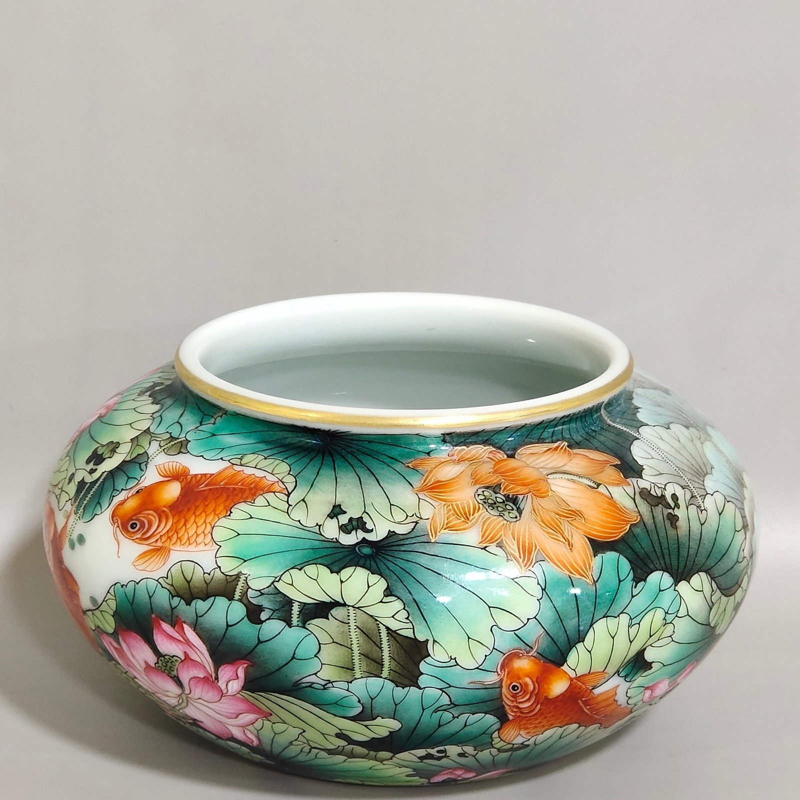 Qing Dynasty Qianlong A carp bowl lotus pond