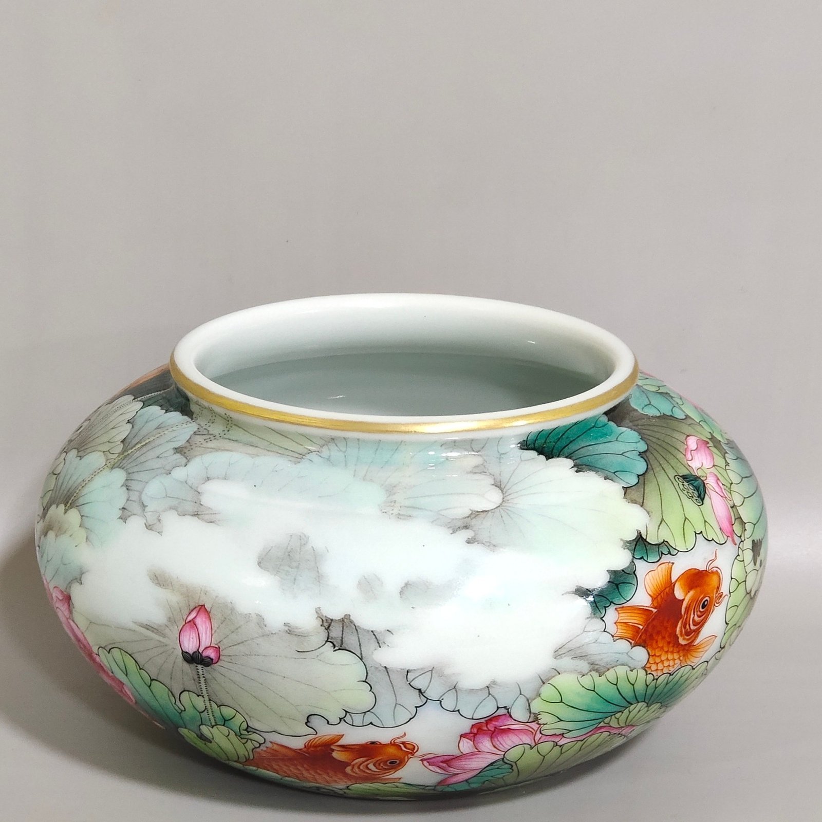 Qing Dynasty Qianlong A carp bowl lotus pond