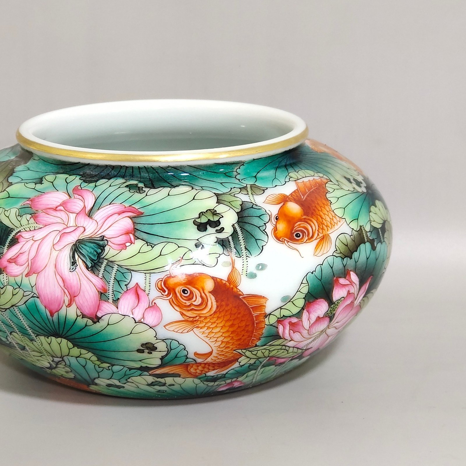 Qing Dynasty Qianlong A carp bowl lotus pond